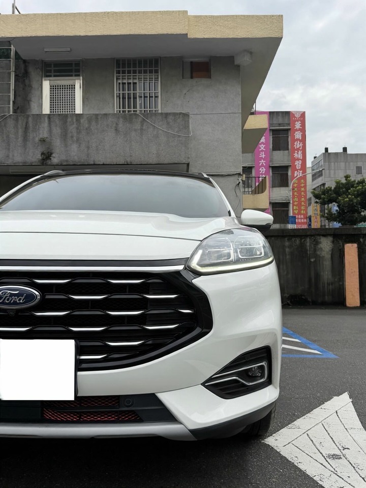 2022kuga 原版跑4萬 開價58.8萬