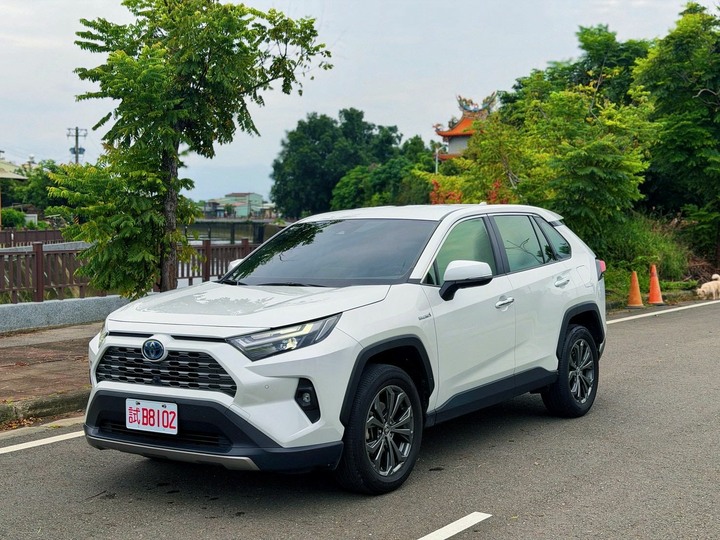 2024 RAV4 油電旗艦 認證原鈑件 開價88.8萬