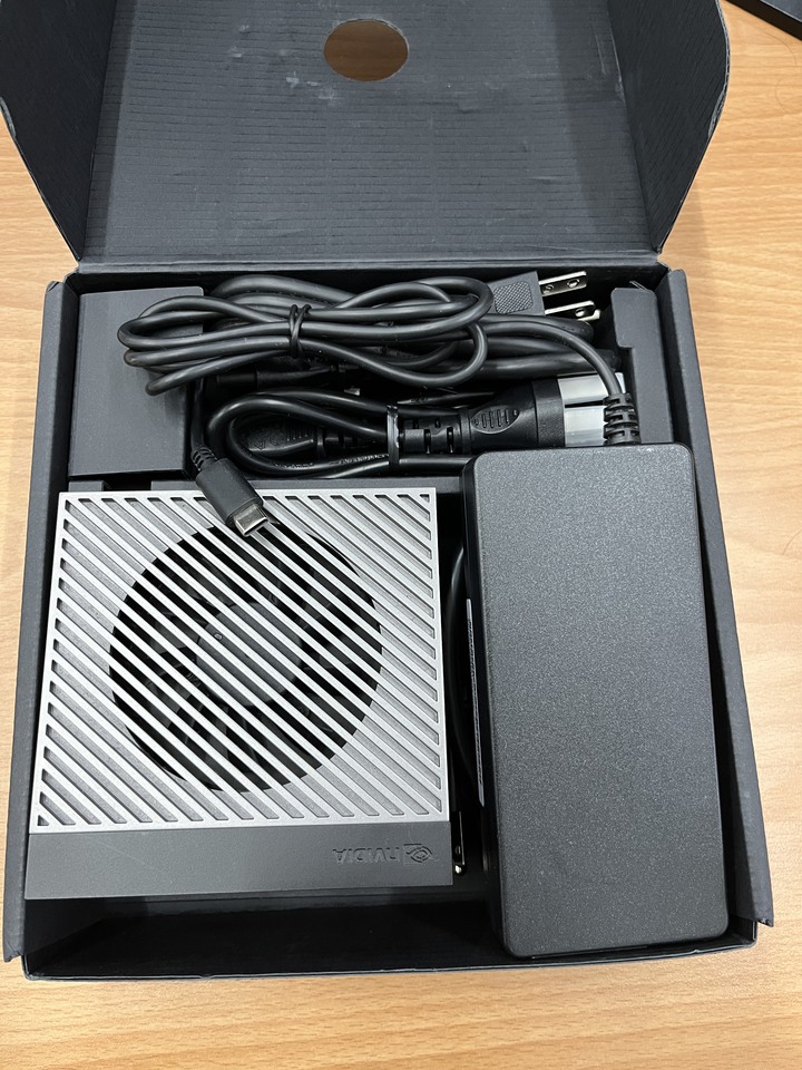 NVIDIA Jetson AGX Orin 開發人員套件(64GB 記憶體)