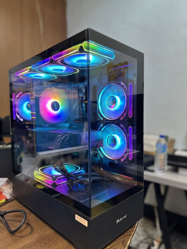 售電腦主機R7-9800X3D/RTX3080 10G。