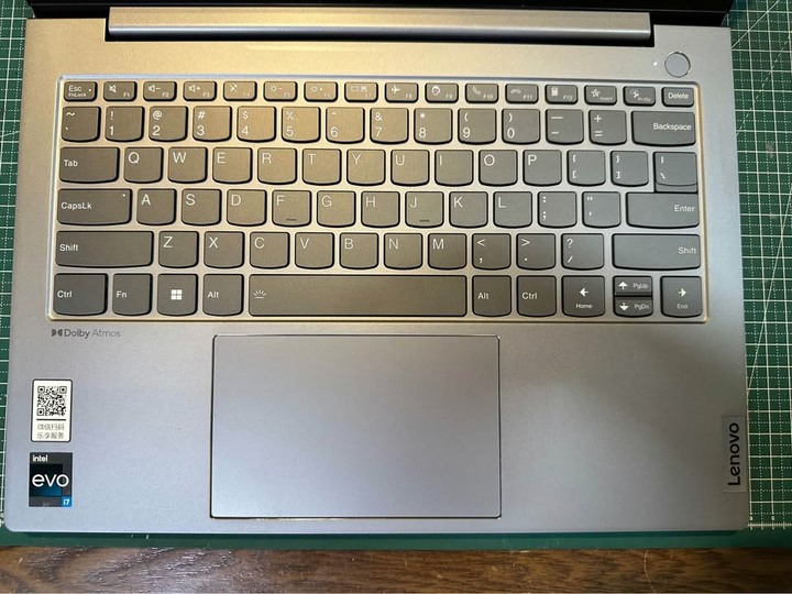 售Lenovo筆電i7-13700H/14” 2.8K/DDR5 32GB 商務效能筆電。