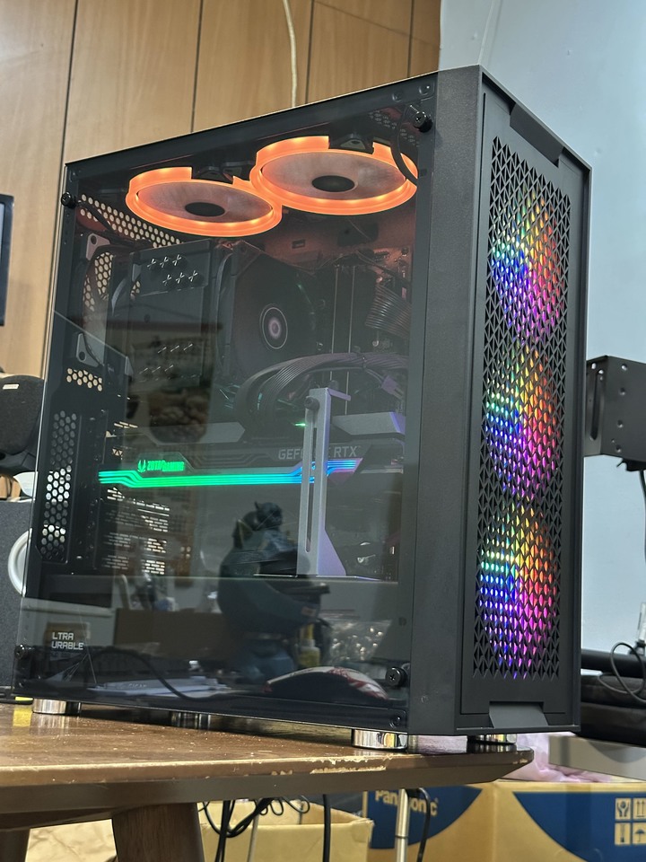 售電腦主機i7-12700F/RTX3080Ti 12GB/DDR5 32GB。