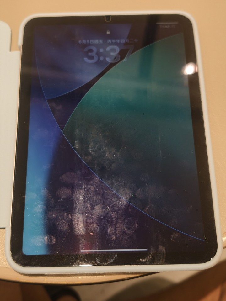 賣ipad mini 6 64gb wifi 紫色 無傷無盒 有充電頭跟線 有保護貼（但有痕跡建議換）電池84% 看影片續行一樣很久
