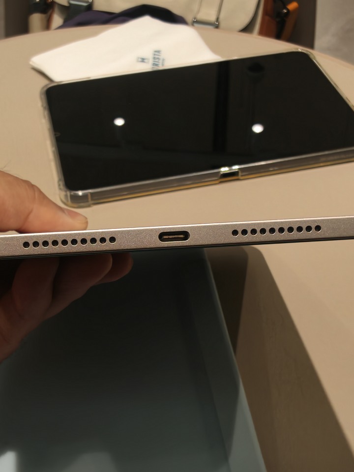 賣ipad mini 6 64gb wifi 紫色 無傷無盒 有充電頭跟線 有保護貼（但有痕跡建議換）電池84% 看影片續行一樣很久