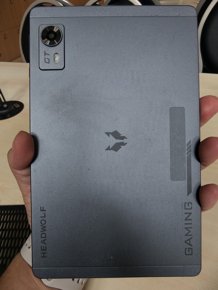 賣titan1 天機8300處理器 2k畫質 記憶體256 可插卡.