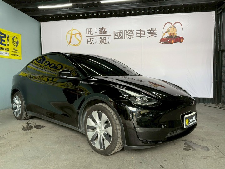 2022 tesla model Y LongRange LR