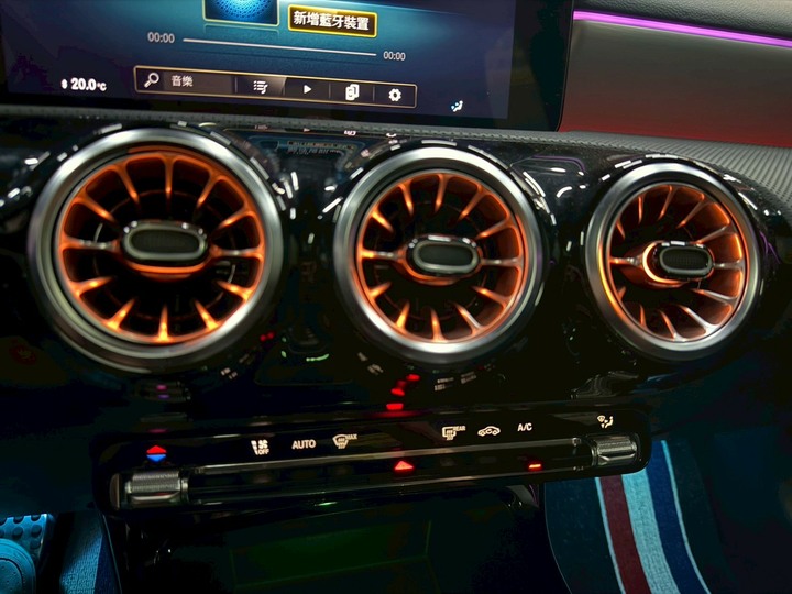 2022 M-Benz CLA250 AMG 4Matic 23P智慧跟車