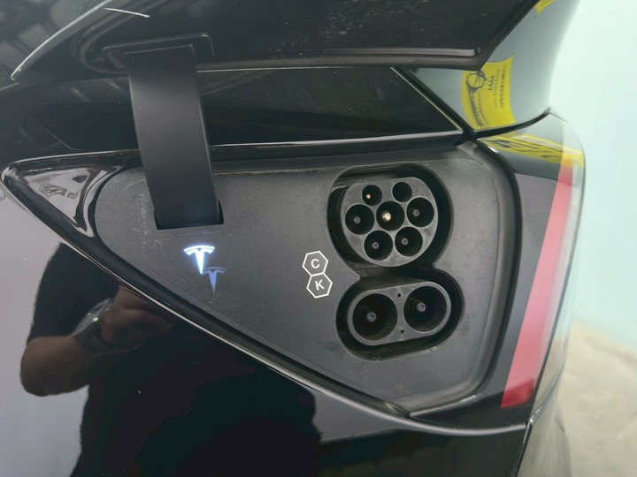 2022 tesla model Y LongRange LR