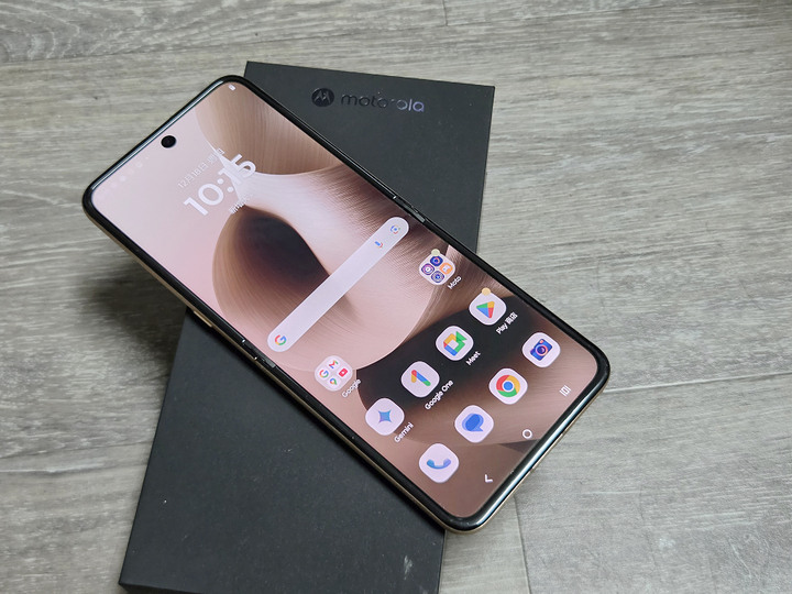 MOTOROLA 摩托羅拉 moto razr 60 ultra 5G 7吋智慧摺疊手機
