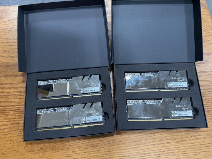 Trident Z Royal (皇家戟) F4-3200C16D-32GTRS (單條)