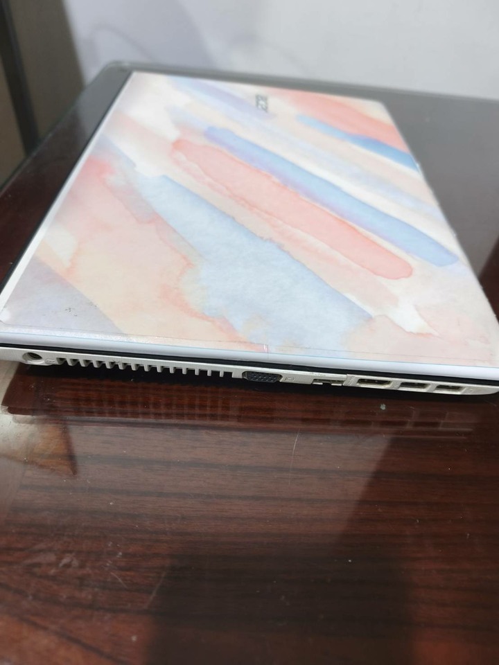Acer 14吋 E5-445G i5-7200U、940MX-2G、RAM-8G、128G、電池故障，可插電使用