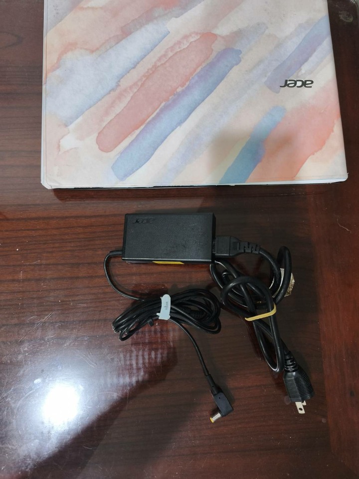 Acer 14吋 E5-445G i5-7200U、940MX-2G、RAM-4G、128G、電池故障，可插電使用