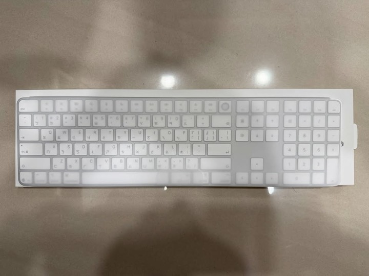 Apple 蘋果含 Touch ID 和數字鍵盤的巧控鍵盤