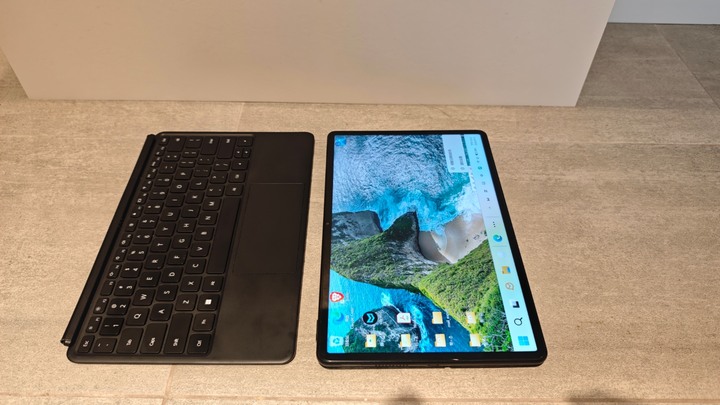 HUAWEI MateBook E Go ｜16GB＋1TB｜2.5K 120Hz｜710g｜Windows 11｜原廠磁吸鍵盤＋原廠觸控筆｜完整套裝