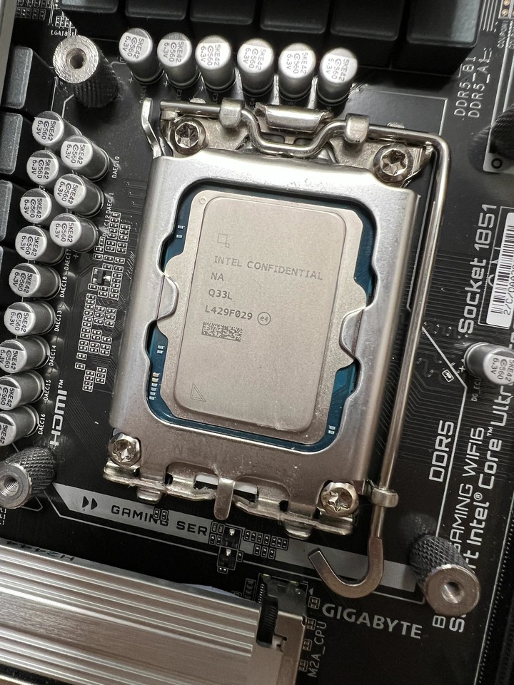 Intel Core Ultra 7 265KF ES