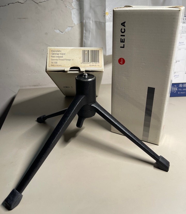 售7500元，Leica 14100 桌上三腳架+14110 球型雲台
