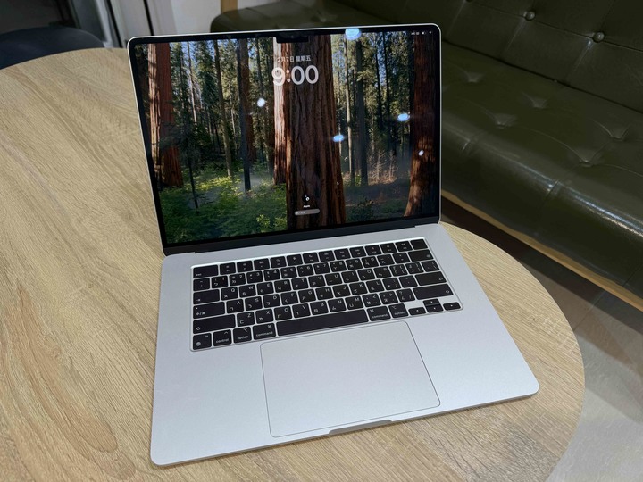 M2 Macbook Air 15" 2022 銀色 8G / 512G 只要21500 !!!