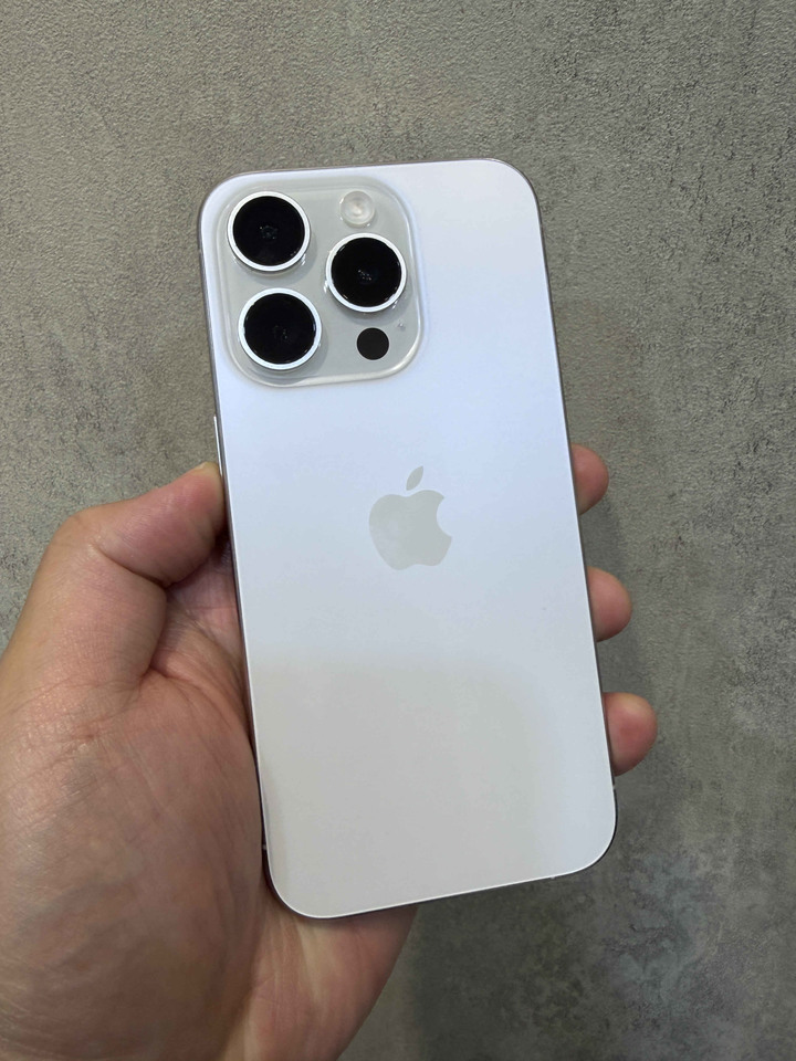 iPhone15Pro 128G 銀白色 漂亮無傷 只要16800 !!!