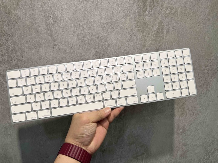 Apple Magic Keyboard 二代 藍芽無線長鍵盤 有數字鍵 簡潔英文 品項極新 只要1990 !!!