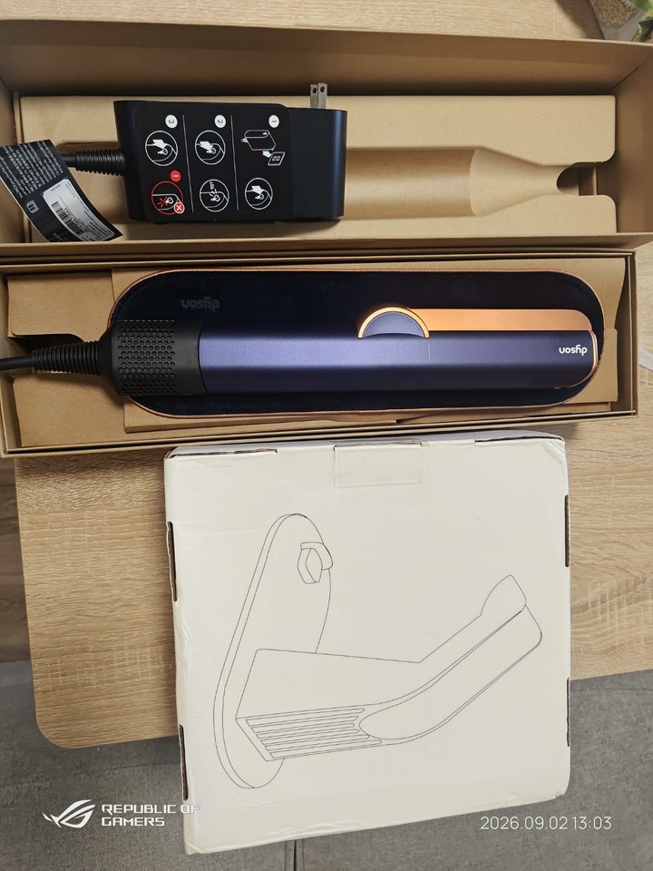 dyson HT01 Airstrait™ 二合一吹風直髮器(普魯士藍色)加上(未拆)直髮立式支架