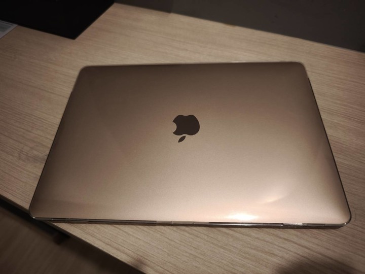 Macbook Air 13" 2019 256G加BTS的AirPods 4