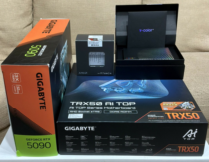 Gigabyte 技嘉 TRX50 AI TOP + Gigabyte 技嘉 GeForce RTX 5090 GAMING OC 32GB