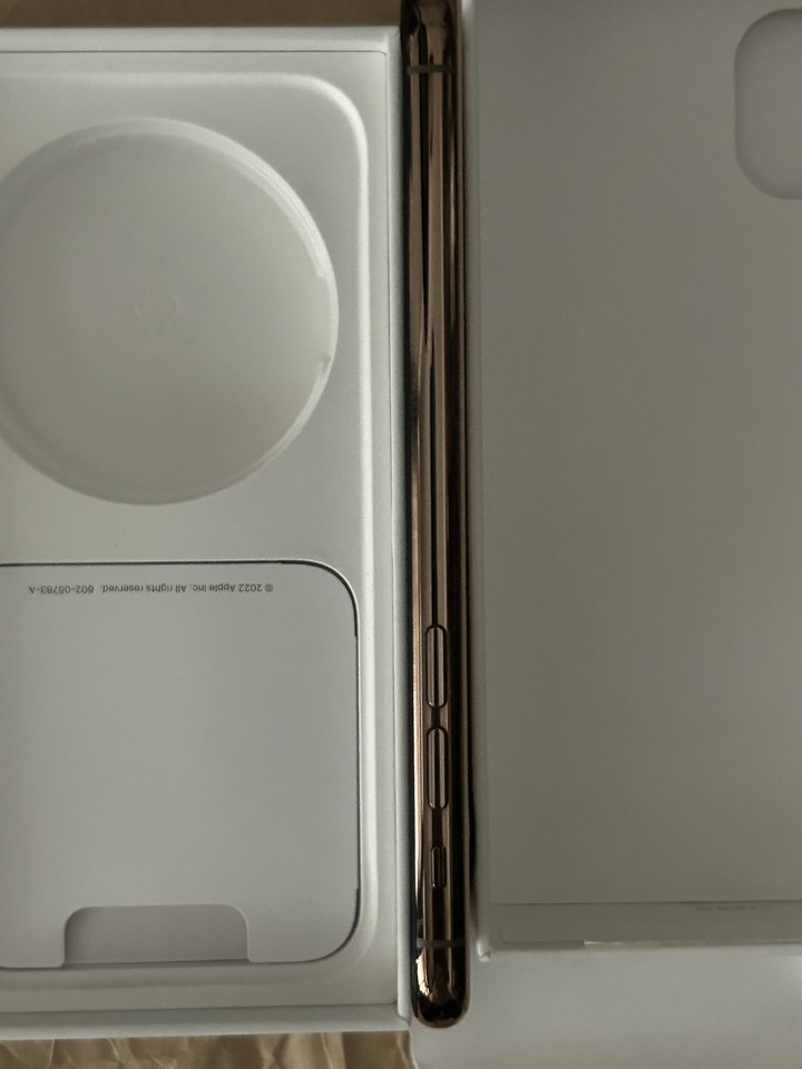 售廉售9成新的iPhone 11Pro經典奶茶金色64G版本手機.