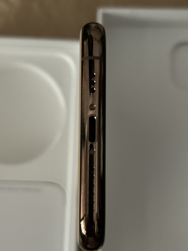 售廉售9成新的iPhone 11Pro經典奶茶金色64G版本手機.
