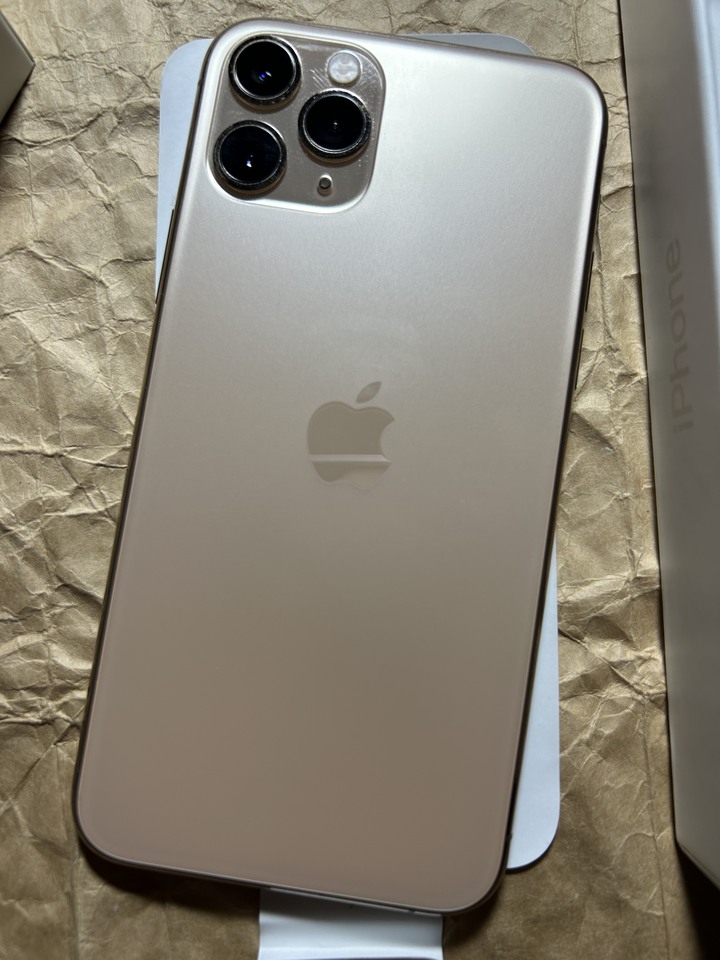 售廉售9成新的iPhone 11Pro經典奶茶金色64G版本手機.