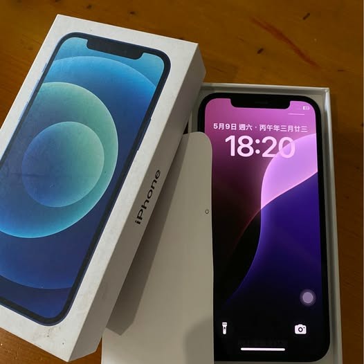 自售廉售9成新的iPhone 12深藍色64G版本手機