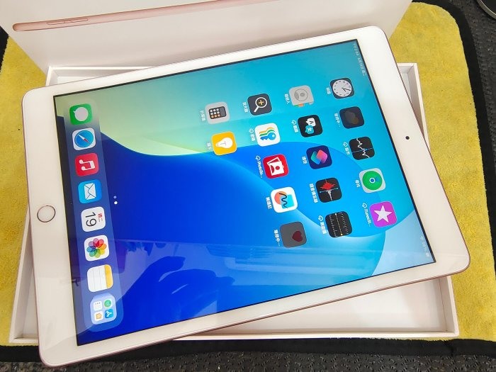 台灣APPLE二手機 已過保固2022/5/1 金色 iPad 8 Wi-Fi 64G 聯翔通訊※換機優先