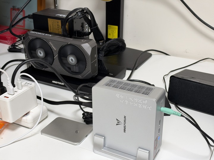 銘凡UM890Plus(R9-8945HS/32G/1TB)+銘凡DEG1 Oculink顯卡擴展塢(目前安裝5060顯卡及650W電源)