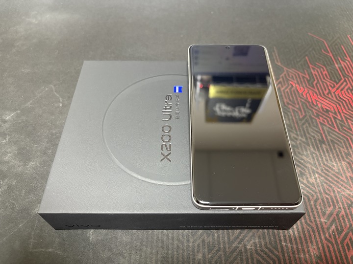vivo X200 Ultra 12GB+256GB 銀調 全機無傷 盒內配件全新 另附保護殼及全新保護貼