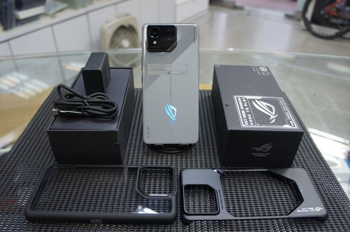 極新 ASUS ROG Phone 8 16G+512GB 神腦國際公司貨