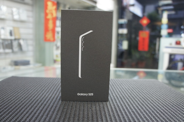 全新未拆封 Samsung Galaxy S25 12G/256GB 遠傳公司貨一年保固