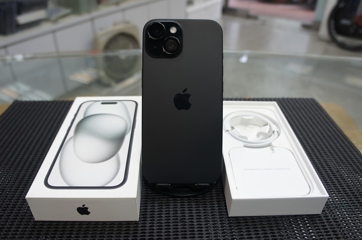9.5成新 iphone 15 256GB 台灣公司貨 電池健康85%