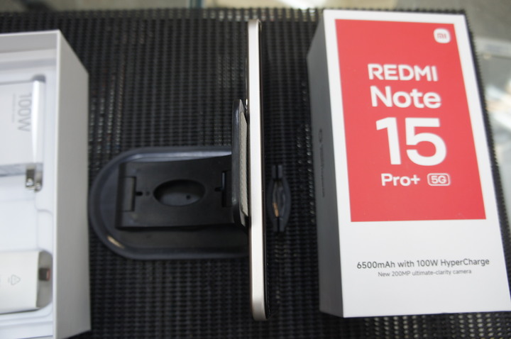 近全新 小米 REDMI Note 15 Pro+ 5G (12GB/512GB) 台灣公司貨 6500mah大電量電池