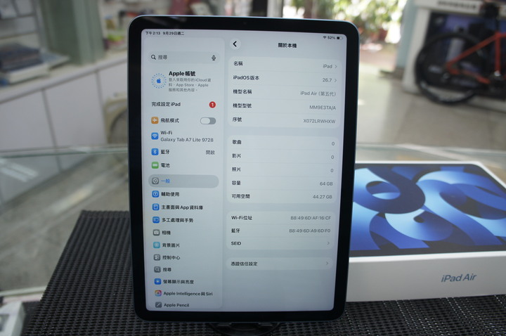 9.5成新 APPLE ipad air 5代 64GB wifi版 M1處理器 台灣公司貨 藍色