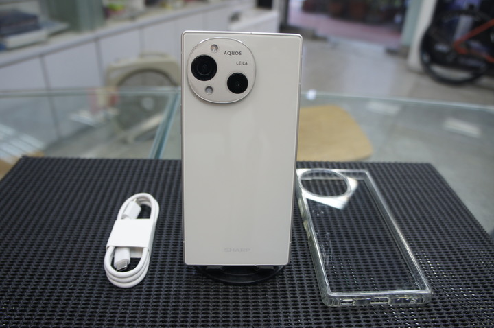 9.5成新 SHARP AQUOS R10 12/256GB 台灣大哥大公司貨萊卡相機保固期內