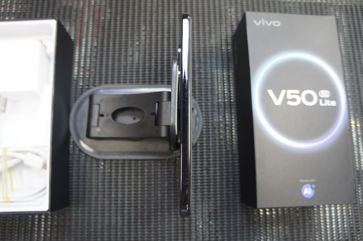 9成新 vivo V50 Lite 5G 12G/256GB 遠傳公司貨 保固期內