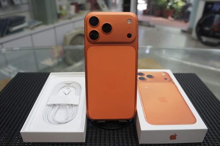 近全新 iphone 17 PRO MAX 256GB 台灣原廠公司貨.盒裝.電池健康度100%