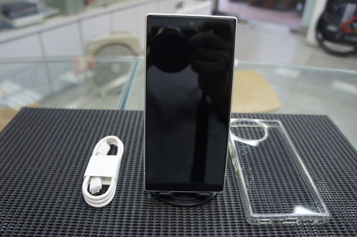 9.5成新 SHARP AQUOS R10 12/256GB 台灣大哥大公司貨萊卡相機保固期內