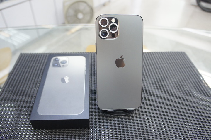 9成新 iphone 12 pro max 256GB 台灣公司貨.黑色100%電池健康度