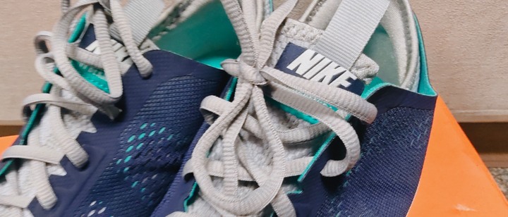 NIKE 原廠無釘高爾夫球鞋，盒裝國外買錯尺寸，建議穿10號半或10號的人購買
