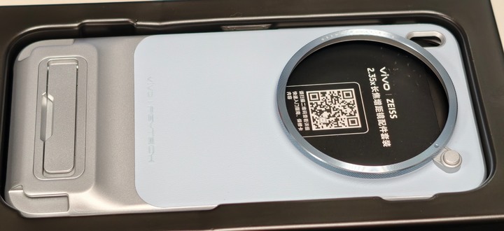 【出售】:Vivo X300pro 原廠增距鏡外殼【顏色】: 星辰藍【價格】: 1000【狀態】: 9.9新【配件】: 原廠全新殼【地點】: 台北市