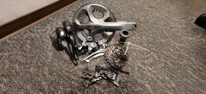 【品　　名】shimano r6700小全套變速套件含BB, 含中變及後變飛輪及鍊條還有BB手把帶
