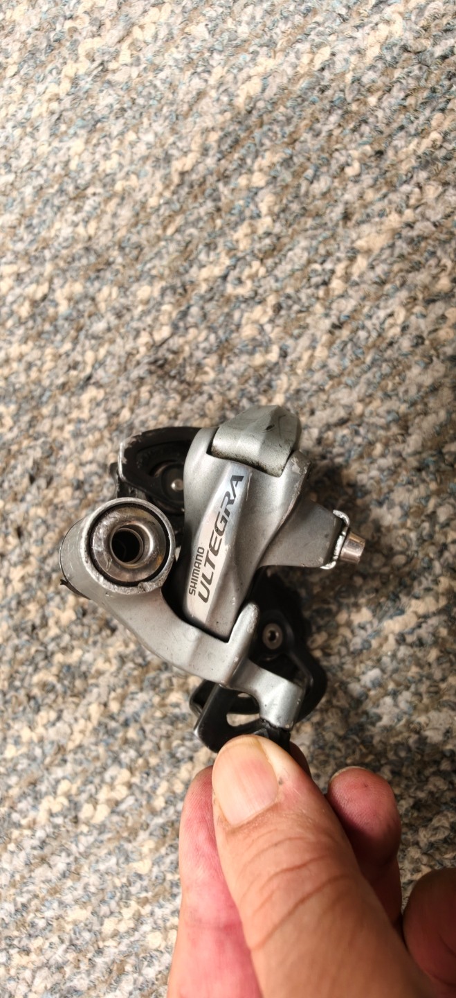 【品名】shimano r6700小全套變速套件含BB, 含中變及後變飛輪及鍊條還有BB手把帶