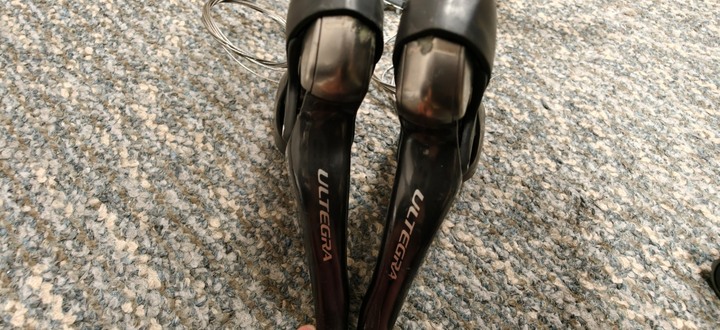 【品名】shimano r6700小全套變速套件含BB, 含中變及後變飛輪及鍊條還有BB手把帶