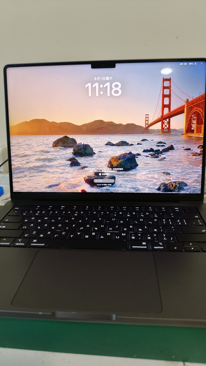 中古Macbook Pro 14(M5 24+1tb)黑色