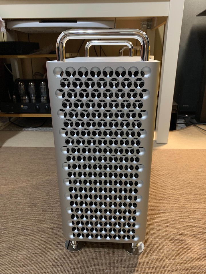 2019 Apple Mac Pro塔式工作站、8 核、8GB獨顯、32GB RAM、1TB SSD、數字鍵盤、滑鼠、專用紙箱包裝